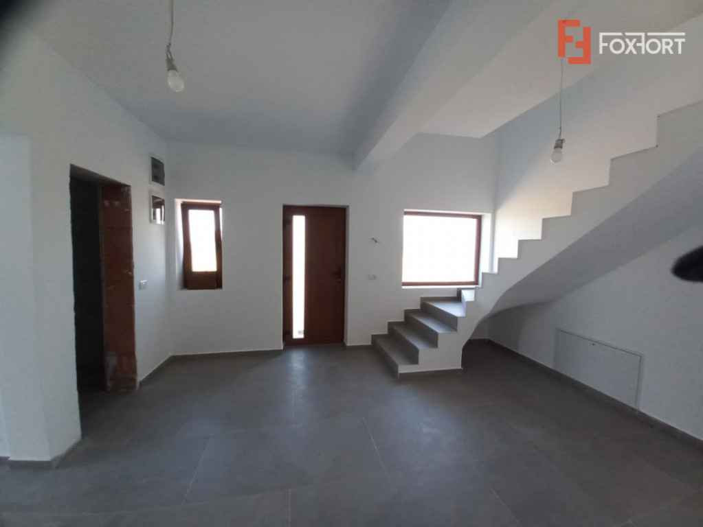 Duplex cu 4 camere, teren individual de 259 mp si terasa de