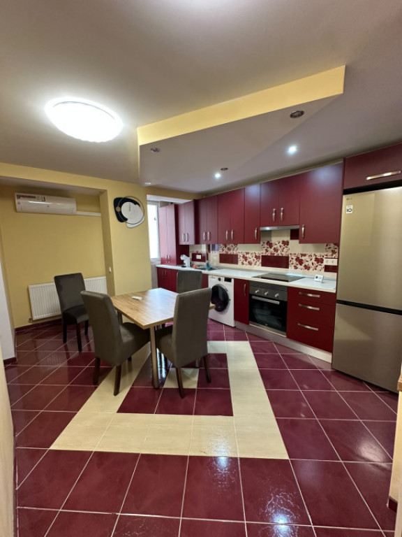 Apartament cu 4 camere de de închiriat Bd. Regele Mihai 1