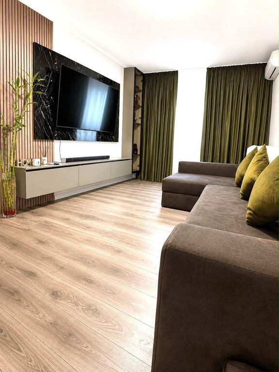 Poarta 6, apartament decomandat cu 3 camere