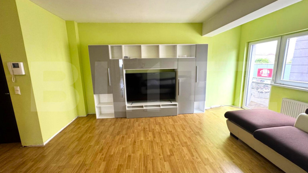 Apartament cu trei camere, etajul 2, zona Independentei