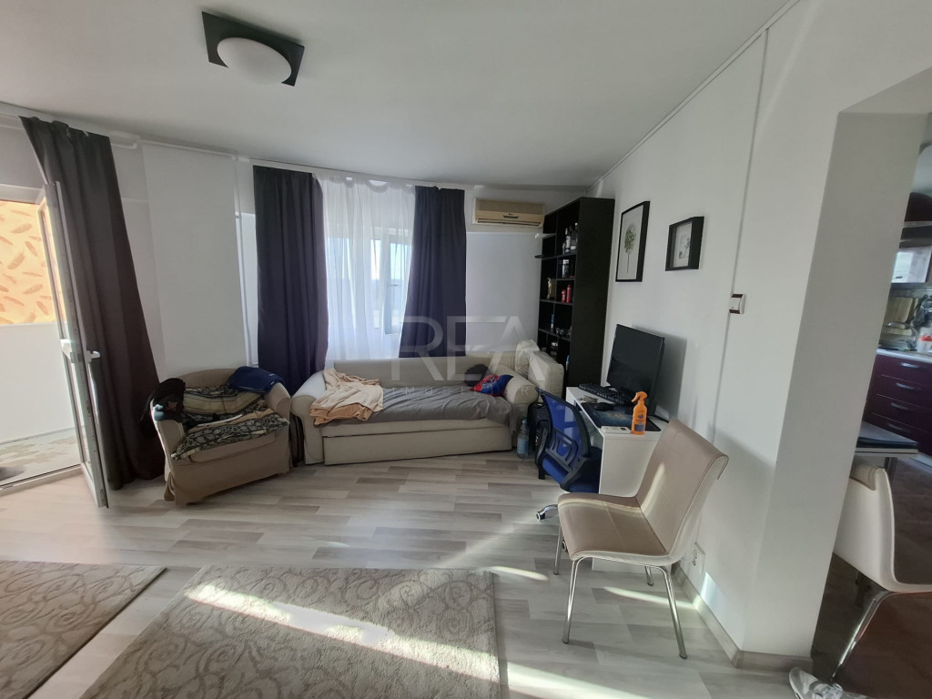 2 camere, bloc 1980, anvelopat, 60mp-Drumul Taberei, Favorit