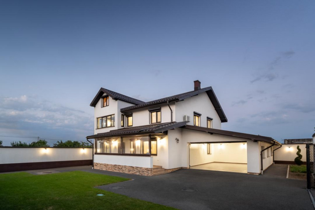Casă premium de vânzare în Adunații Copăceni – 326 mp