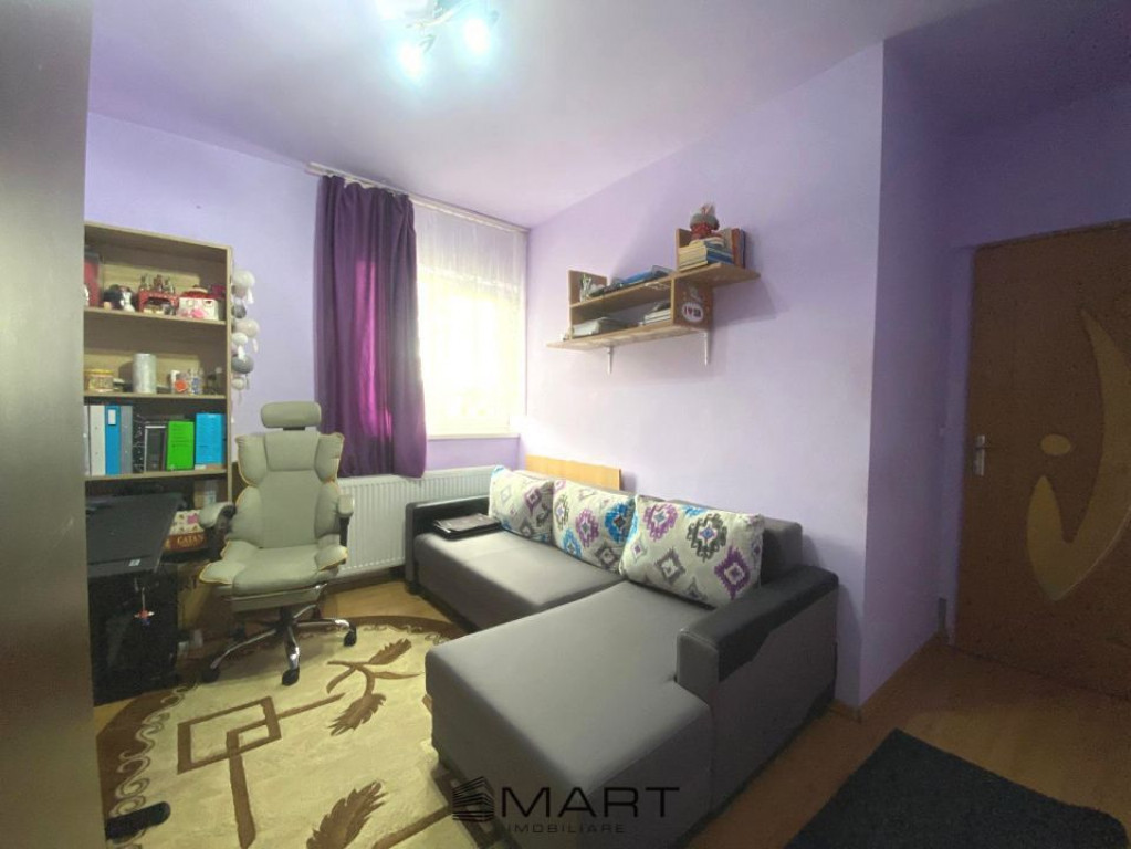 Apartament 3 camere decomandate etaj I zona Gusterita