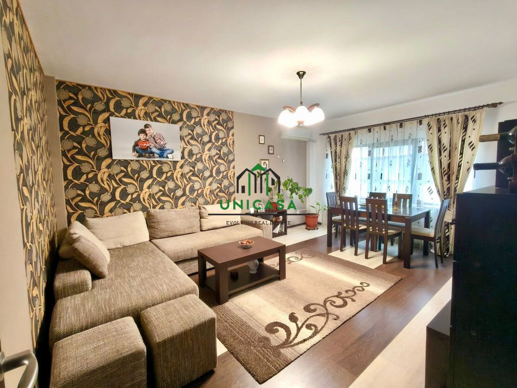 Apartament de inchiriat / 3 camere/ loc de parcare privat