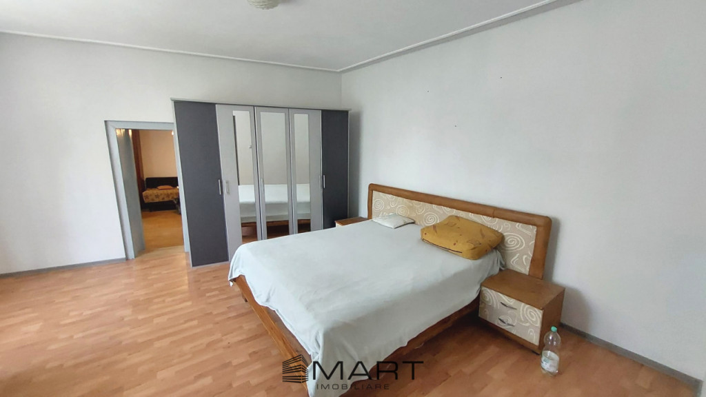 Casa cu 8 camere + 800mp teren Cisnadie zona Centrala
