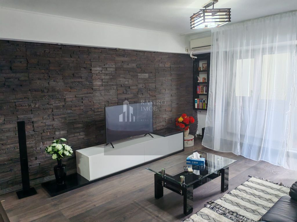 Apartament 3 camere Soseaua Alexandria/ Margeanului