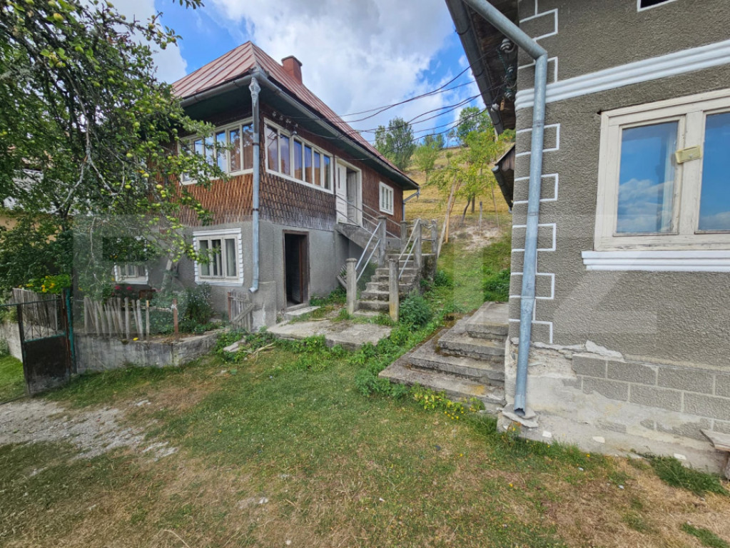 Proprietate cu 2 case, teren 1.855 mp, Priveliște spectacul