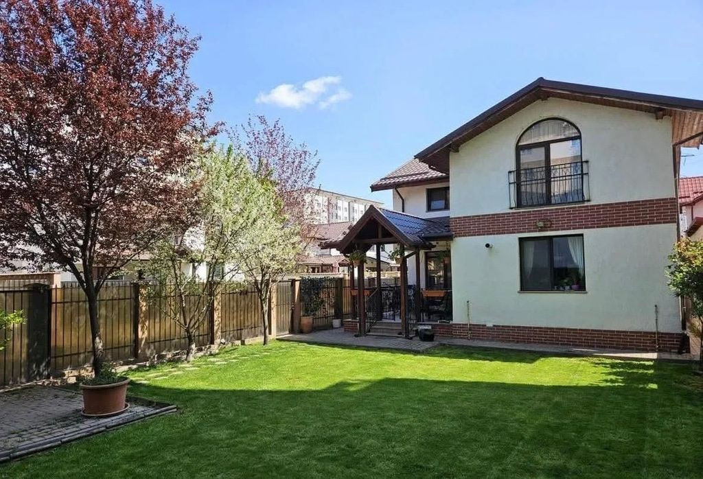 APARTAMENT 3 CAMERE SEMIDECOMANDAT