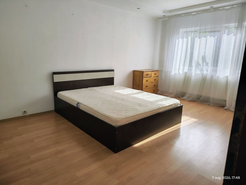 Închiriez 2 camere Str. Onestilor. Pret 300 euro. Comisi...