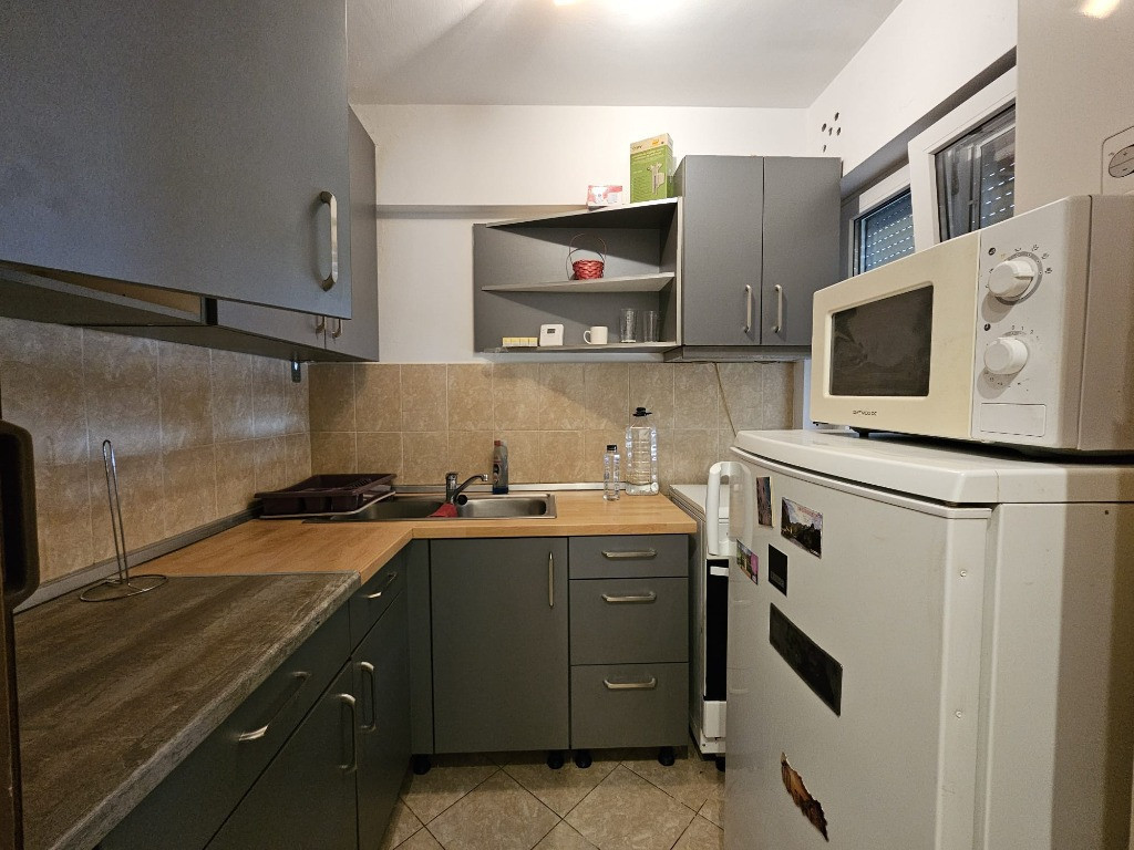 Inchiriez apartament 3 camere in apropiere de Piata Mica
