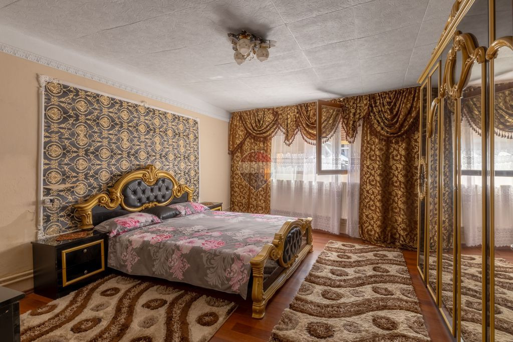 Casă de închiriat cu 4 camere în Pârneava – mobilat...