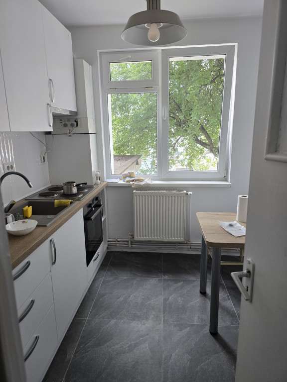 Apartament cu 2 camere de închiriat – zona Școala nr. 3