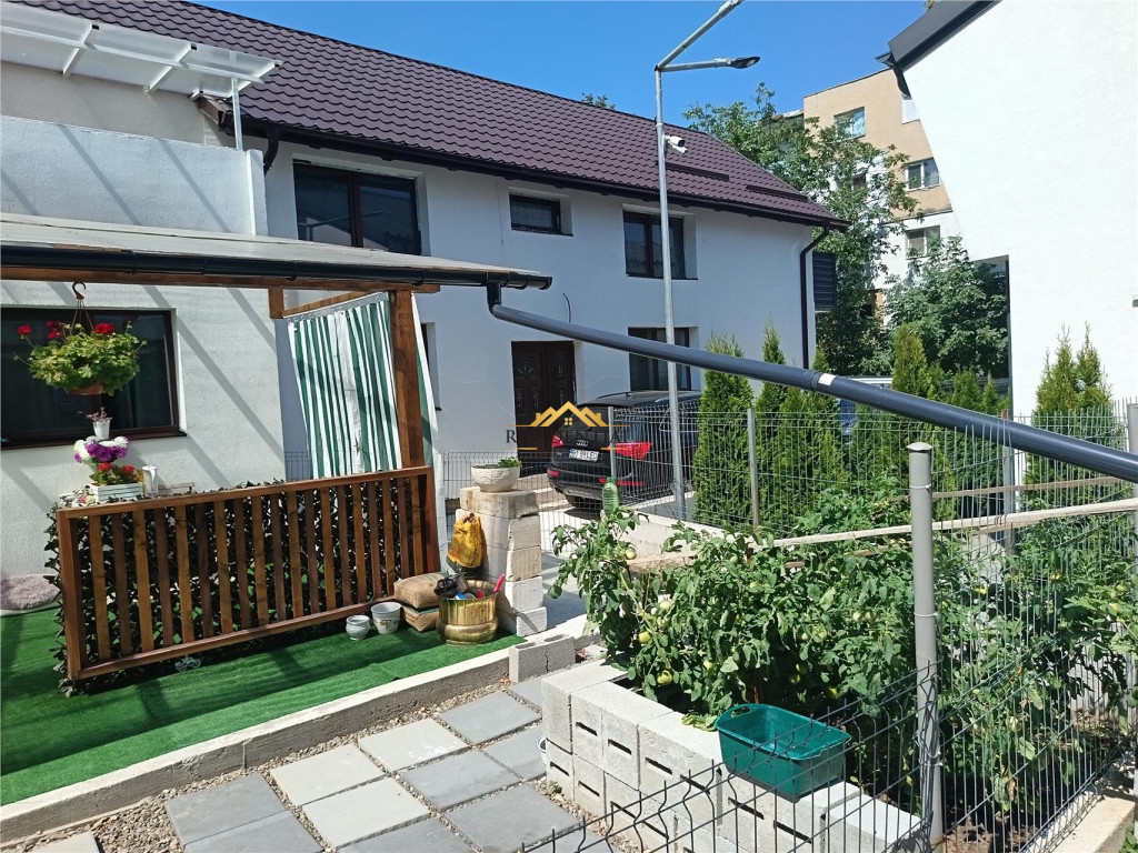 CASA CU ETAJ IN ORAS