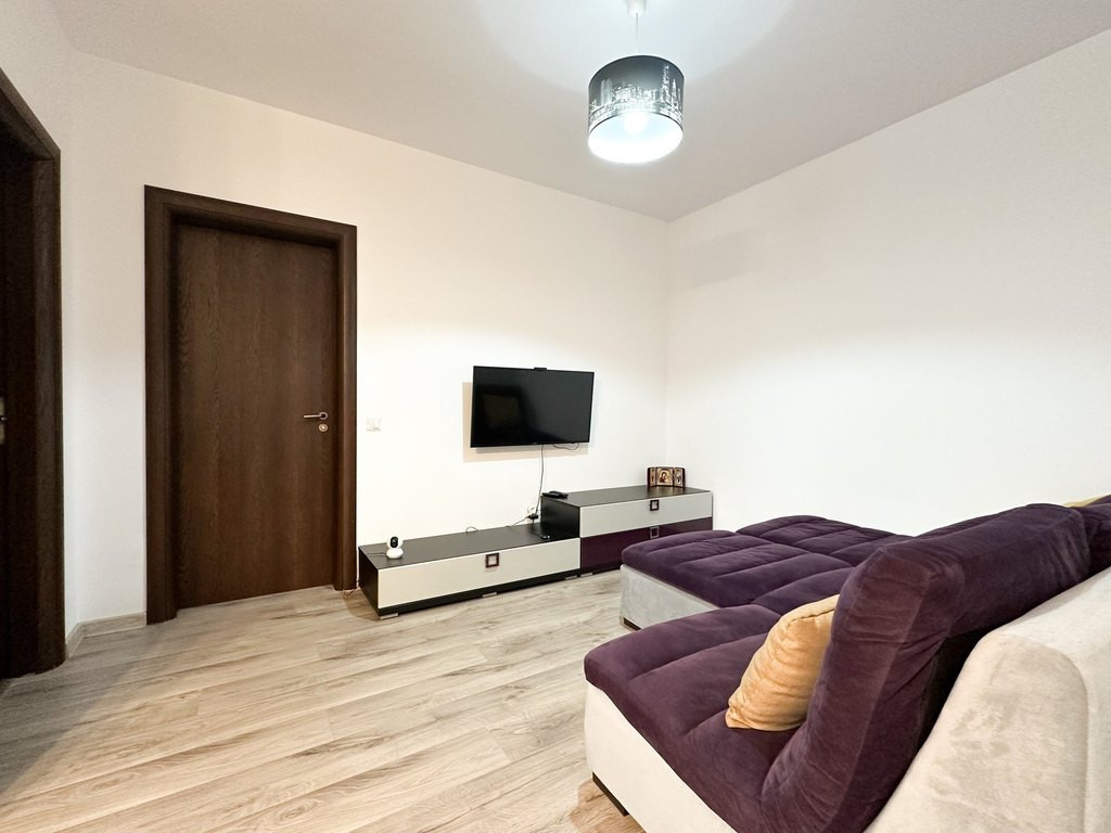 Apartament la pret de garsoniera cu gradina de 35mp + parcar