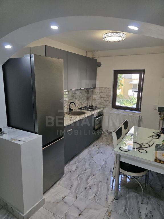 3 camere semidecomandat zona Materna -etaj 1- vedere bila...