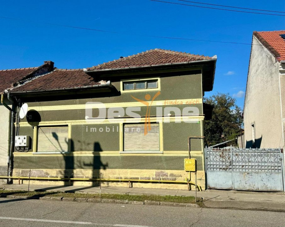 Vand casa ultracentrl Simeria din caramida acces de pe 2 ...