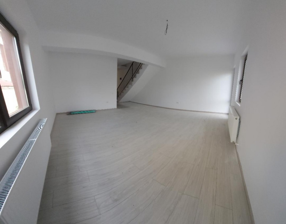 Casa tip Duplex-4 camere si mansarda la cheie, 250 mp teren