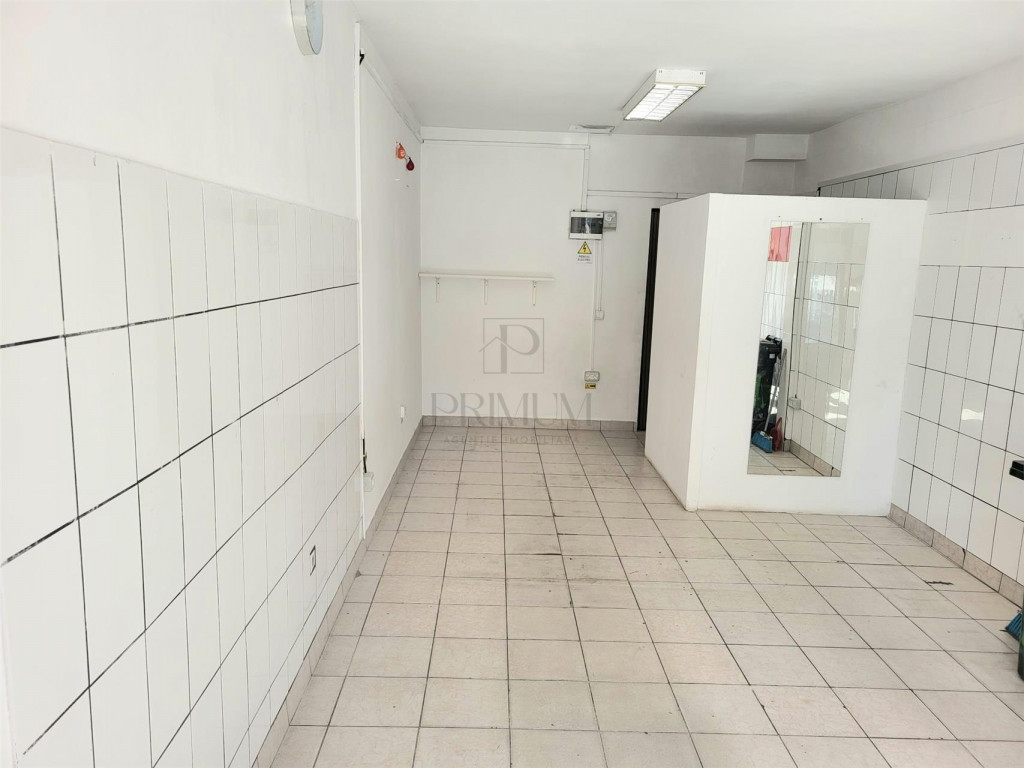 Spatiu comercial cu vitrina si trafic pietonal - Semicentral
