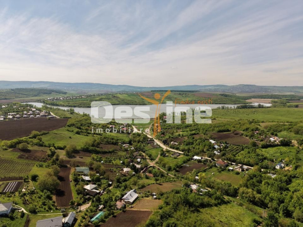 Teren compact intravilan 8000 mp vedere spre Lac, utilit?...