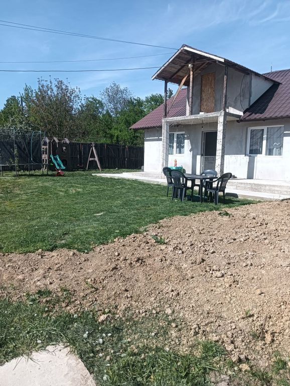 Casă PIETRĂRIE | 2 camere, 70 mp, 400 mp teren, loc de ...