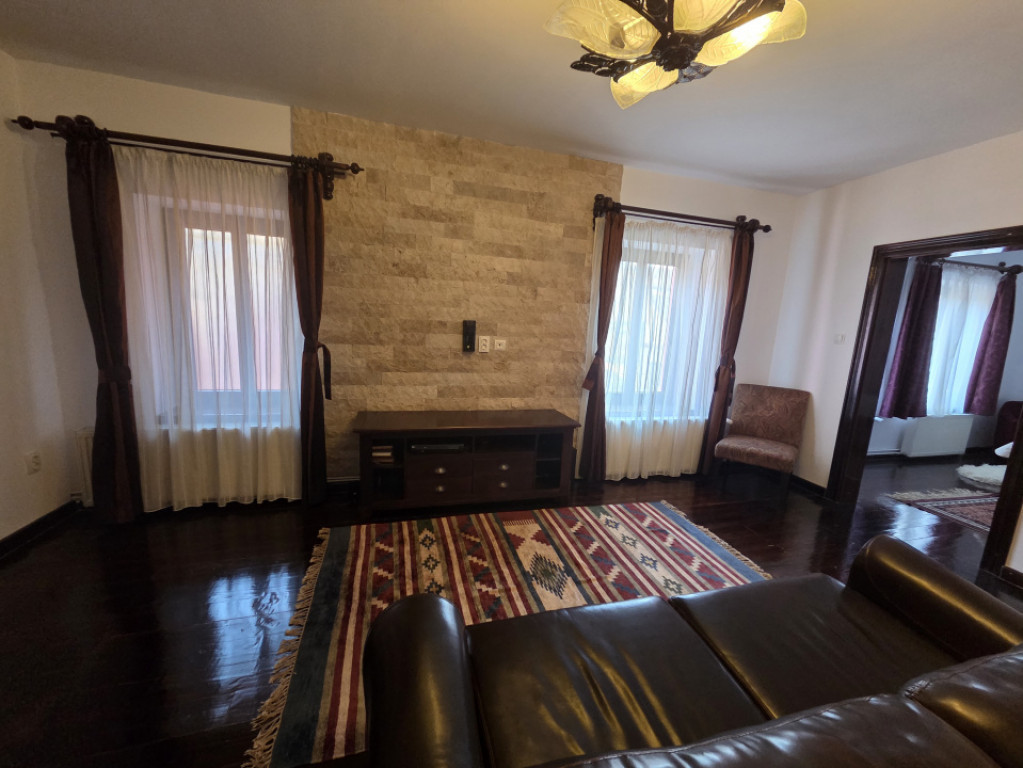 Apartament 3 camere, etaj 2 cu lift zona Doamna Stanca