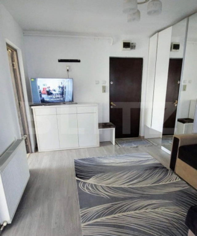 Apartament cu 3 camere, renovat, etaj intermediar, zona Geor