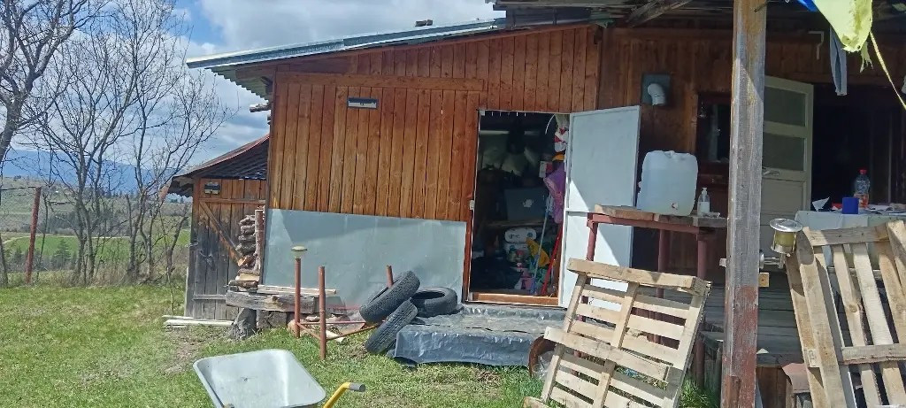 Vând teren 4000mp căsuță de vacanță Livezi 25 km de Miercurea Ciuc