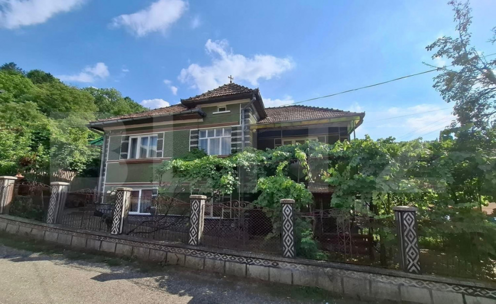 Casă cu farmec, spațiu și un potențial extraordinar în