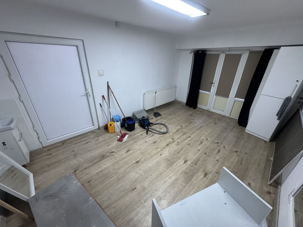 Spatiu Comercial zona Inel 2 Pretabil Coafor Manichiură ...