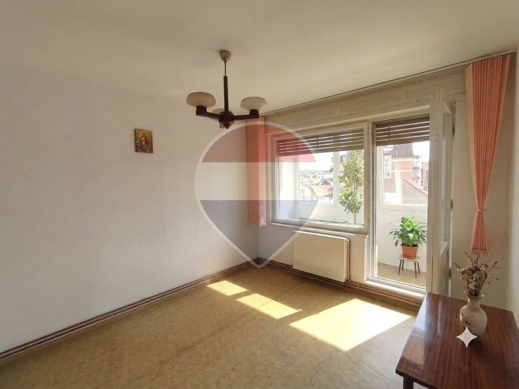 Apartament 3 camere, central, de vânzare, Salonta