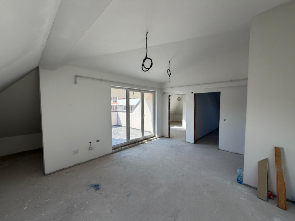 Apartament 3 camere, 71 mp, zona Cetății