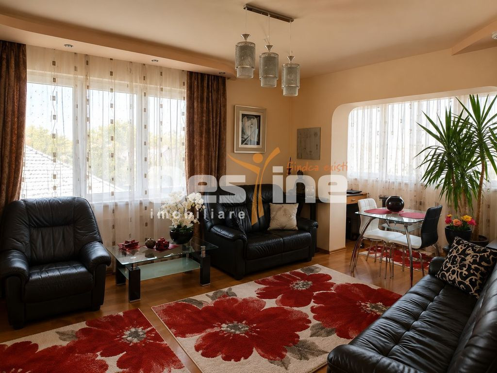 De vânzare apartament 3 camere decomandat, complet mobil...