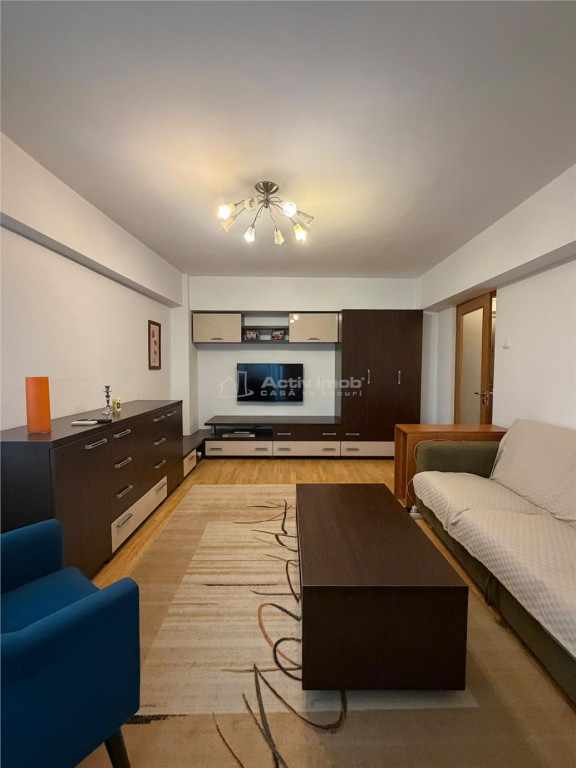 2 Camere, Brancoveanu, vis a vis de statia de metrou, Parcar