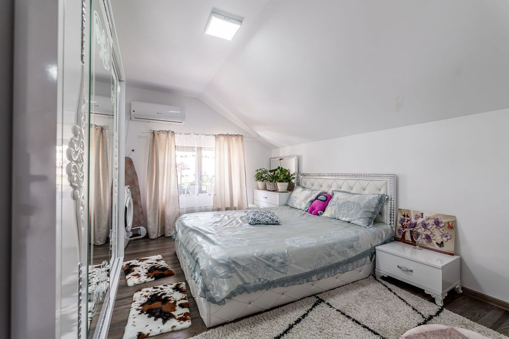 Apartament de închiriat cu 2 dormitoare, parcare inclus?...