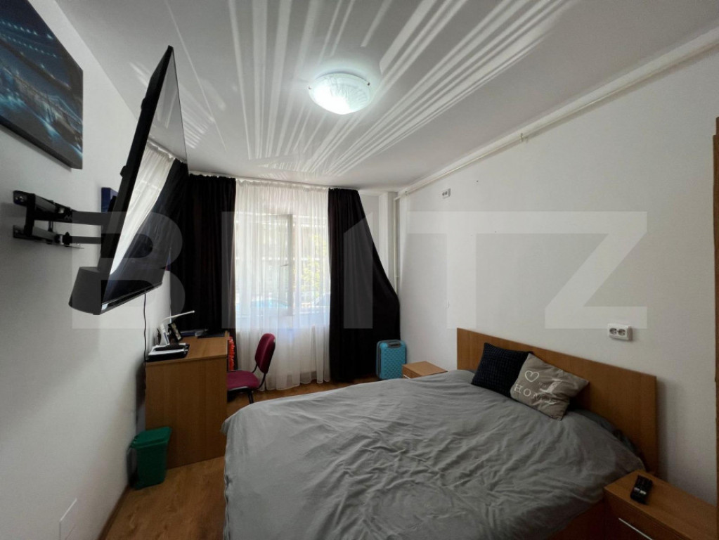 Apartament 3 camere, 91mp, decomandat, parcare, zona strazii