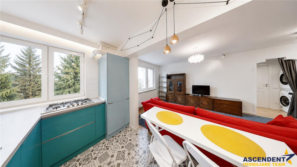 Vedere spre gradina, decomandat si renovat, Centrul Civic, B