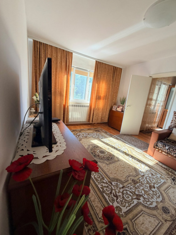 Apartament 3 camere de vânzare în zona Casa de Cultură -