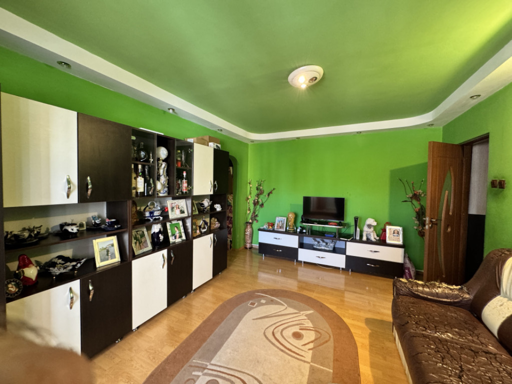 Apartament 3 camere, 50 mp, zona Craiovita Nouă
