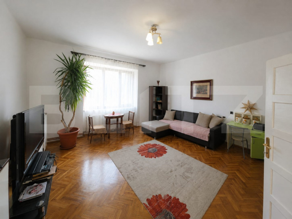 Casă cu 2 dormitoare și 3 ari de teren, zonă liniștită
