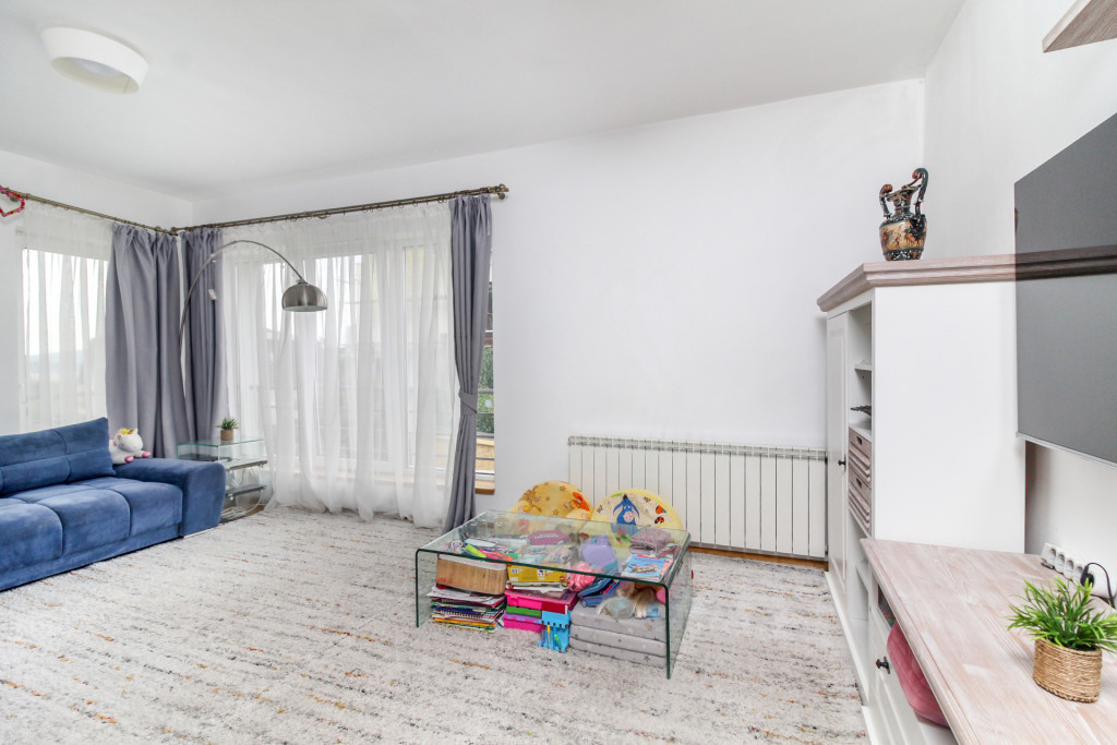 Casă spațioasă de închiriat | 4 camere | Curte 700 mp |