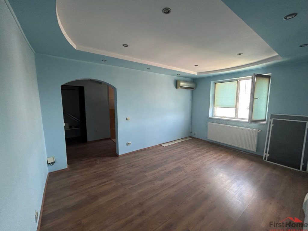 Apartament cu 3 camere, de , zona sud, scoala 8