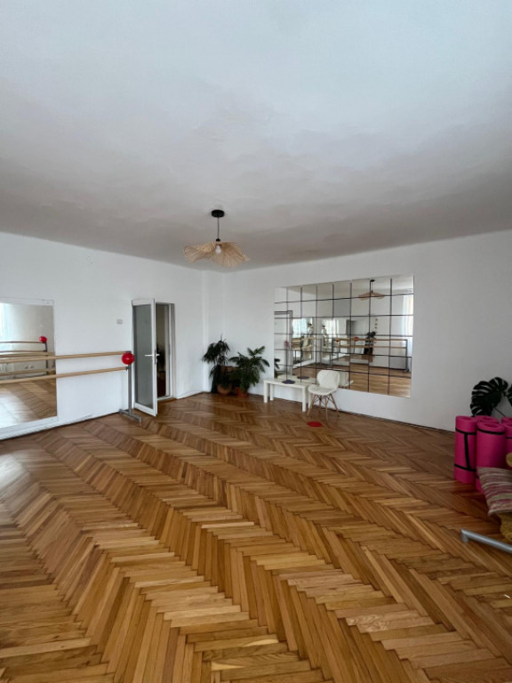Apartament 3 camere 160 mp | beci 80 mp | gradina 160 mp | z