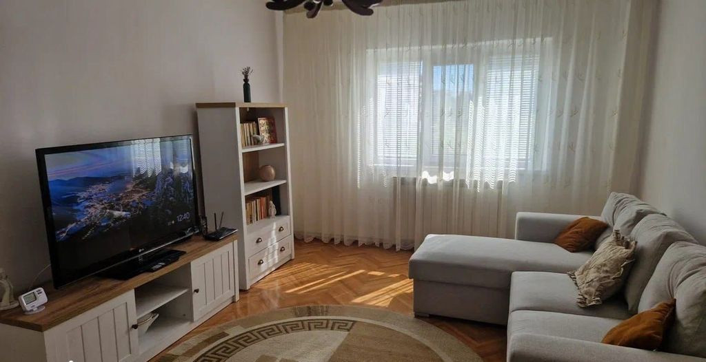 De inchiriat apartament cu 2 camere, Mazepa 1 etaj 3, 450...