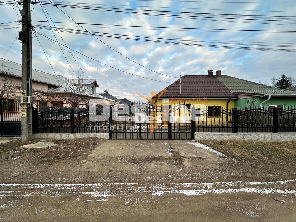 Pașcani - Casă la gri cu teren 450mp, încălzire în p...
