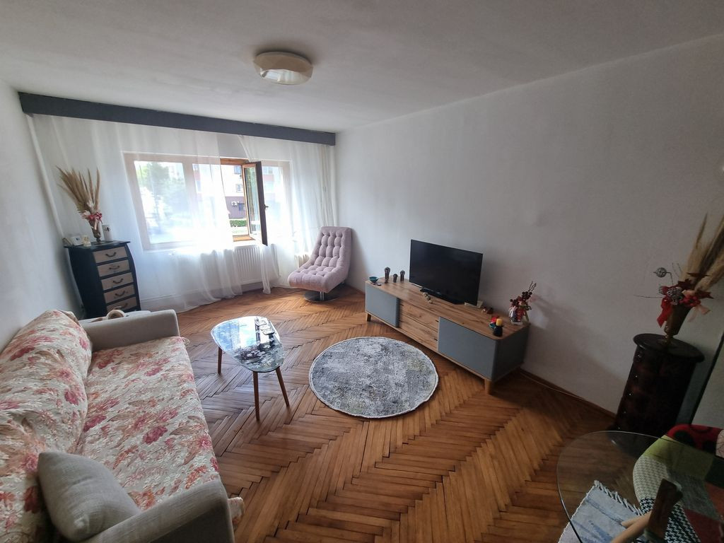 Piata farului- apartament 2 camere decomandat stradal