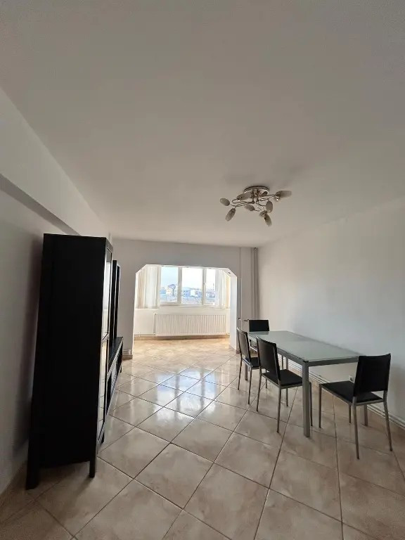 Ìnchiriez3 camere Centralà proprie stradal vizavi de spital