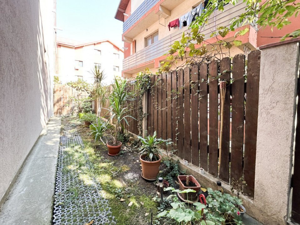 Apartament la pret de garsoniera cu gradina de 35mp + parcar