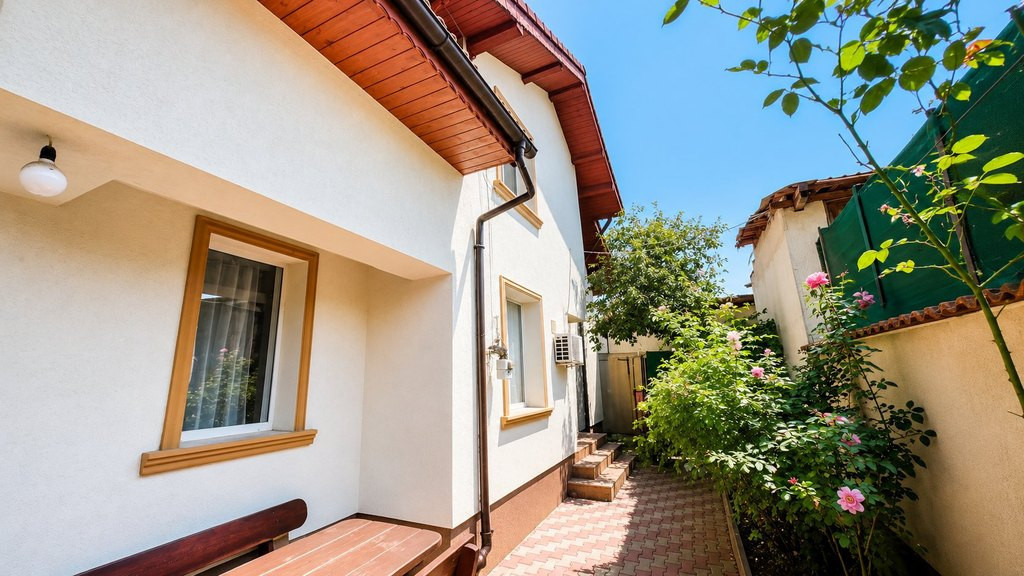 Casă P+M cu două apartamente și curte – Șoseaua Chi...