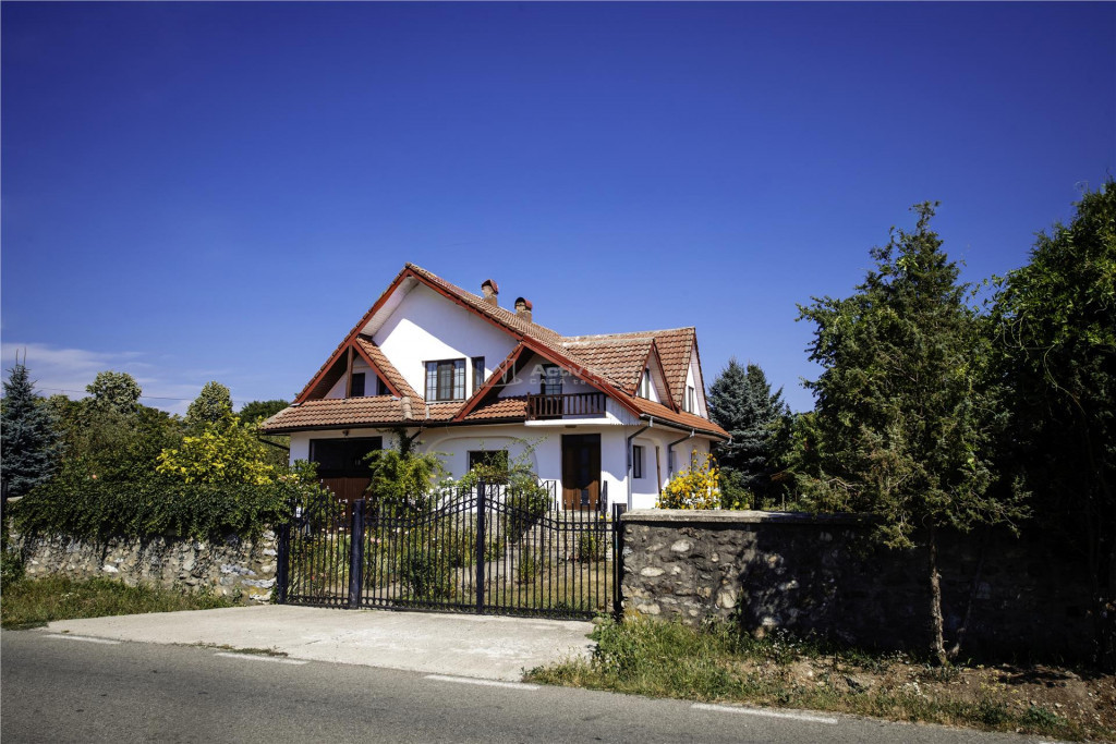 Pensiune cu teren de 5.700 mp, Runcu - Cheile Sohodolului