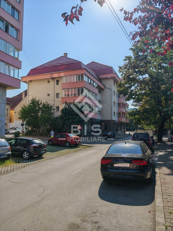 Apartament spațios cu 4 camere, 2 băi – Zona Central?...